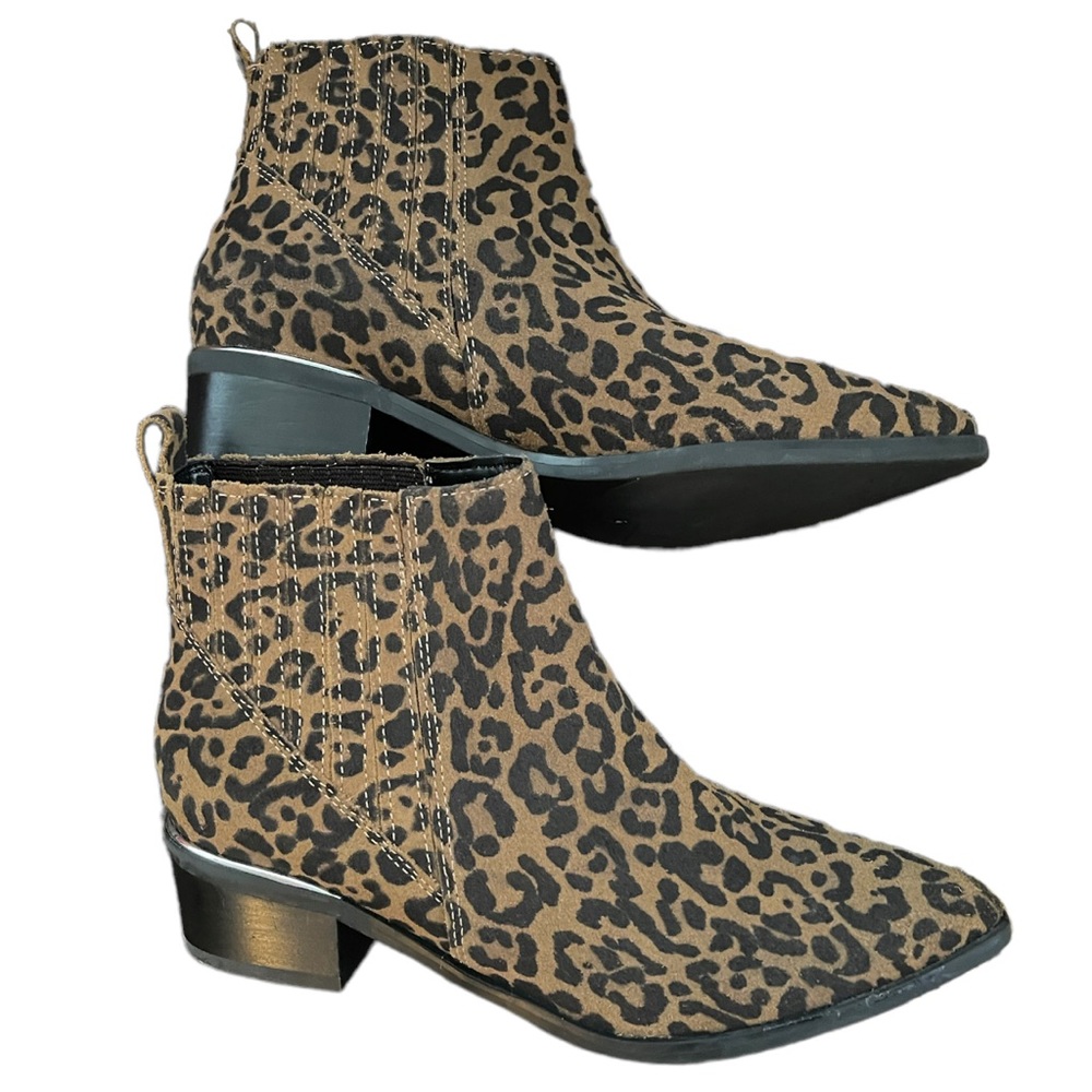 Womens • Size 6 • Marc Fisher • Cheetah Print Booties
